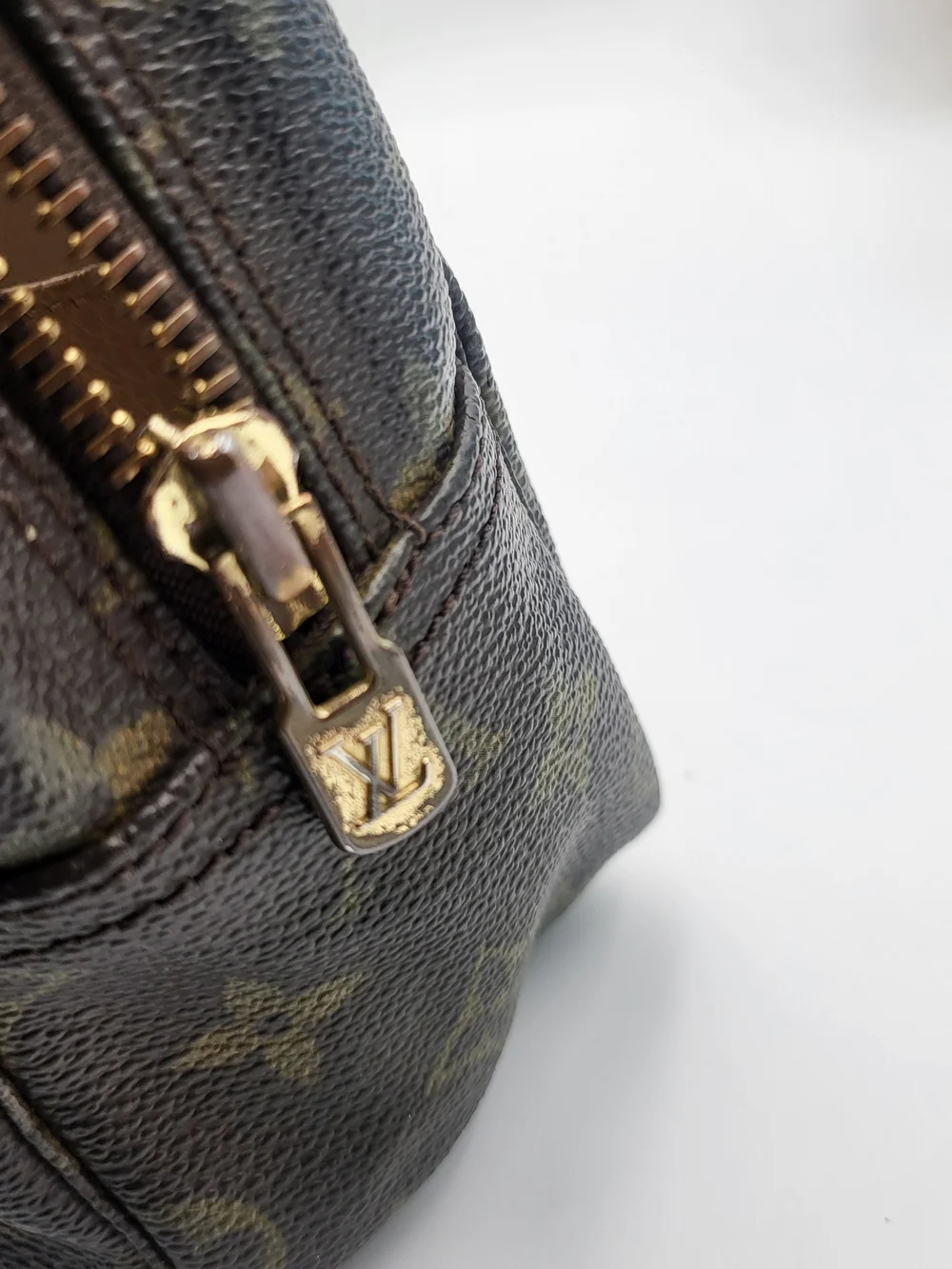LOUIS VUITTON Monogram Trousse Toilette 28..Authentic Vintage ..